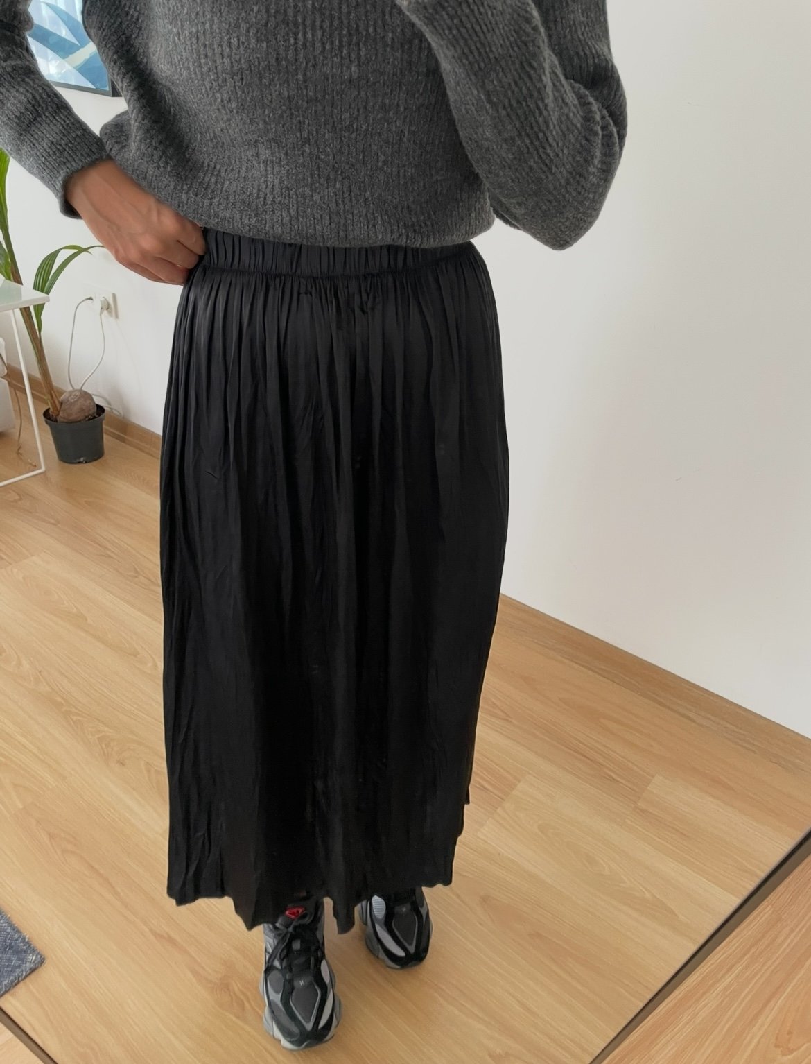 Siyah Kraşlı Beli Lastikli Premium Saten Etek