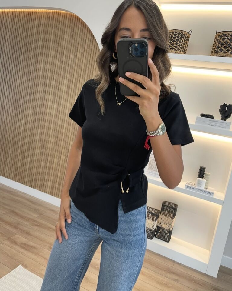 Leni Siyah Premium Toka Detaylı Tişört