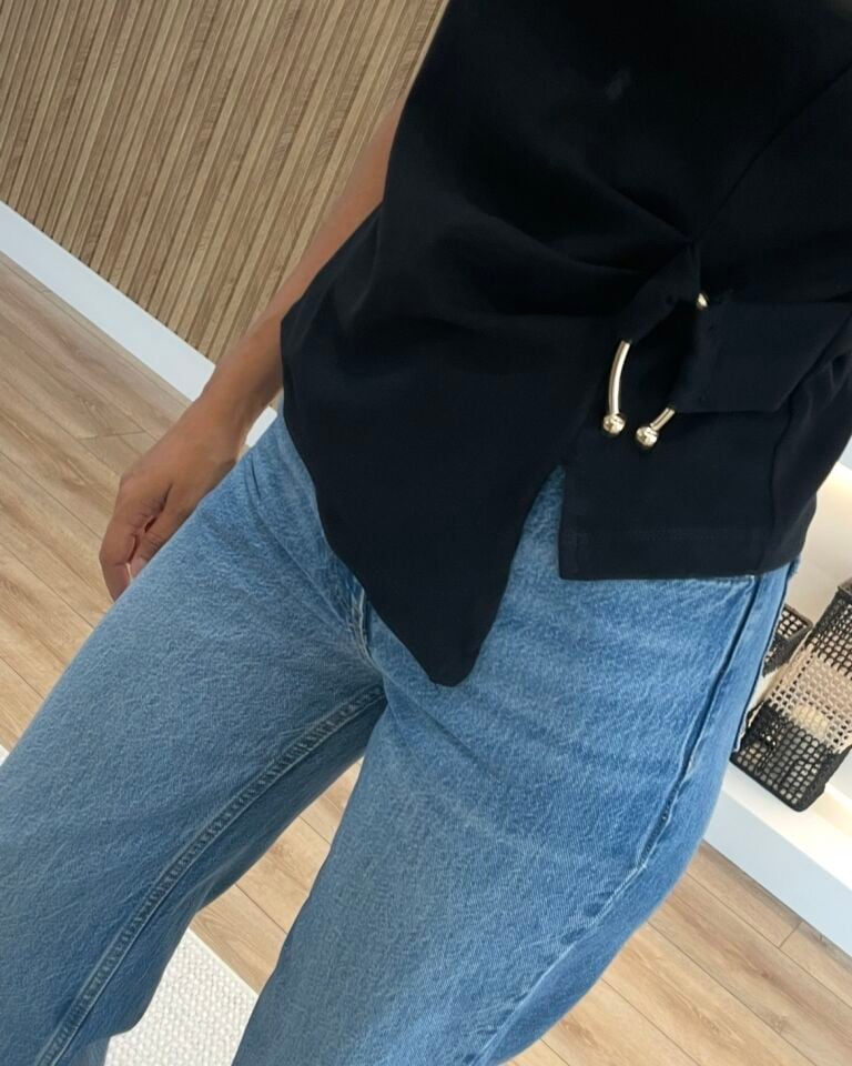 Leni Siyah Premium Toka Detaylı Tişört