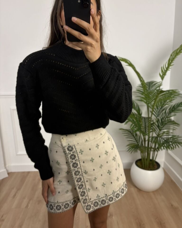 Viole Siyah Delikli Dik Yaka Kazak