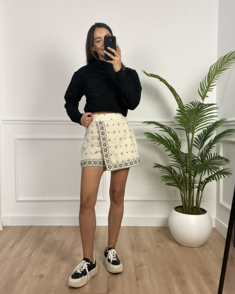 Viole Siyah Delikli Dik Yaka Kazak