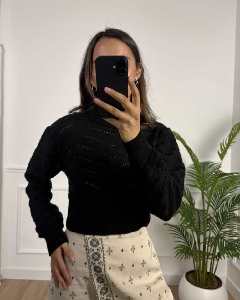 Viole Siyah Delikli Dik Yaka Kazak