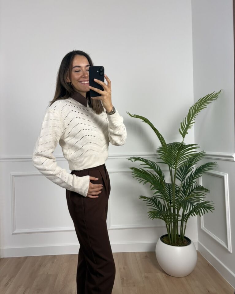 Viole Ekru Delikli Dik Yaka Kazak