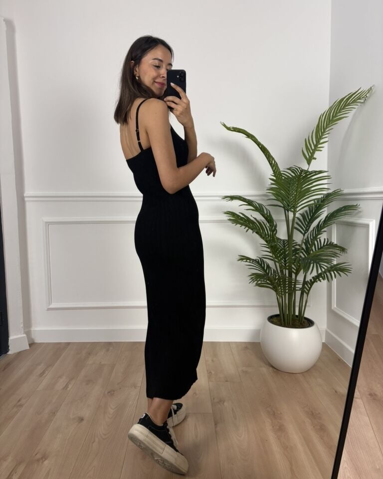 Carla Siyah Dilvin Askılı Yırtmaçlı Triko Elbise