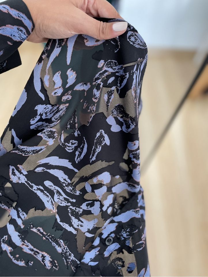 Maelle Siyah Mavi Desenli Yırtmaçlı Gömlek