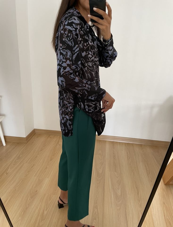 Maelle Siyah Mavi Desenli Yırtmaçlı Gömlek