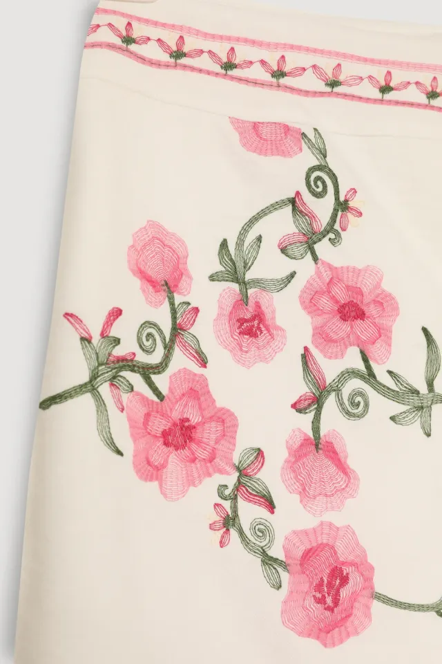 Mila Ekru Nakış Çiçek Desenli Premium Şort Etek