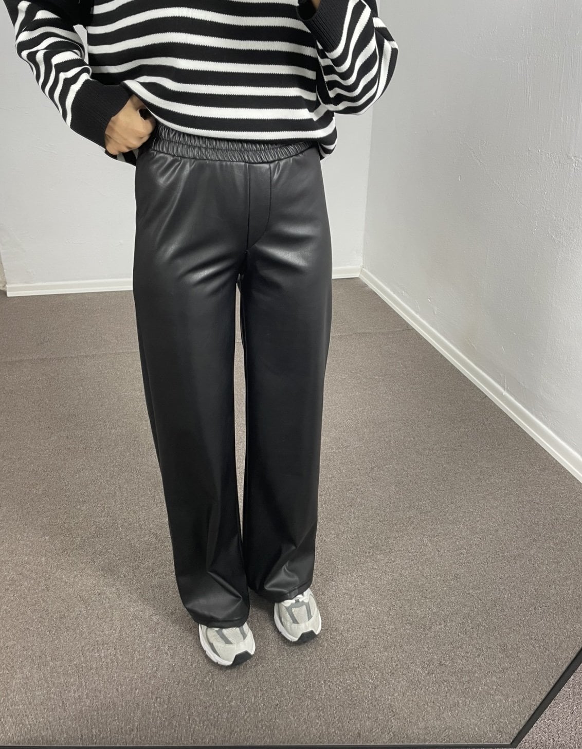 Lorena Siyah Beli Lastikli Deri Pantolon