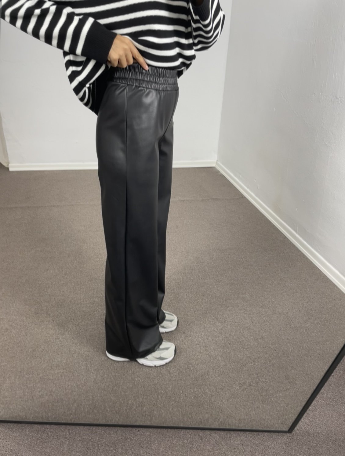 Lorena Siyah Beli Lastikli Deri Pantolon