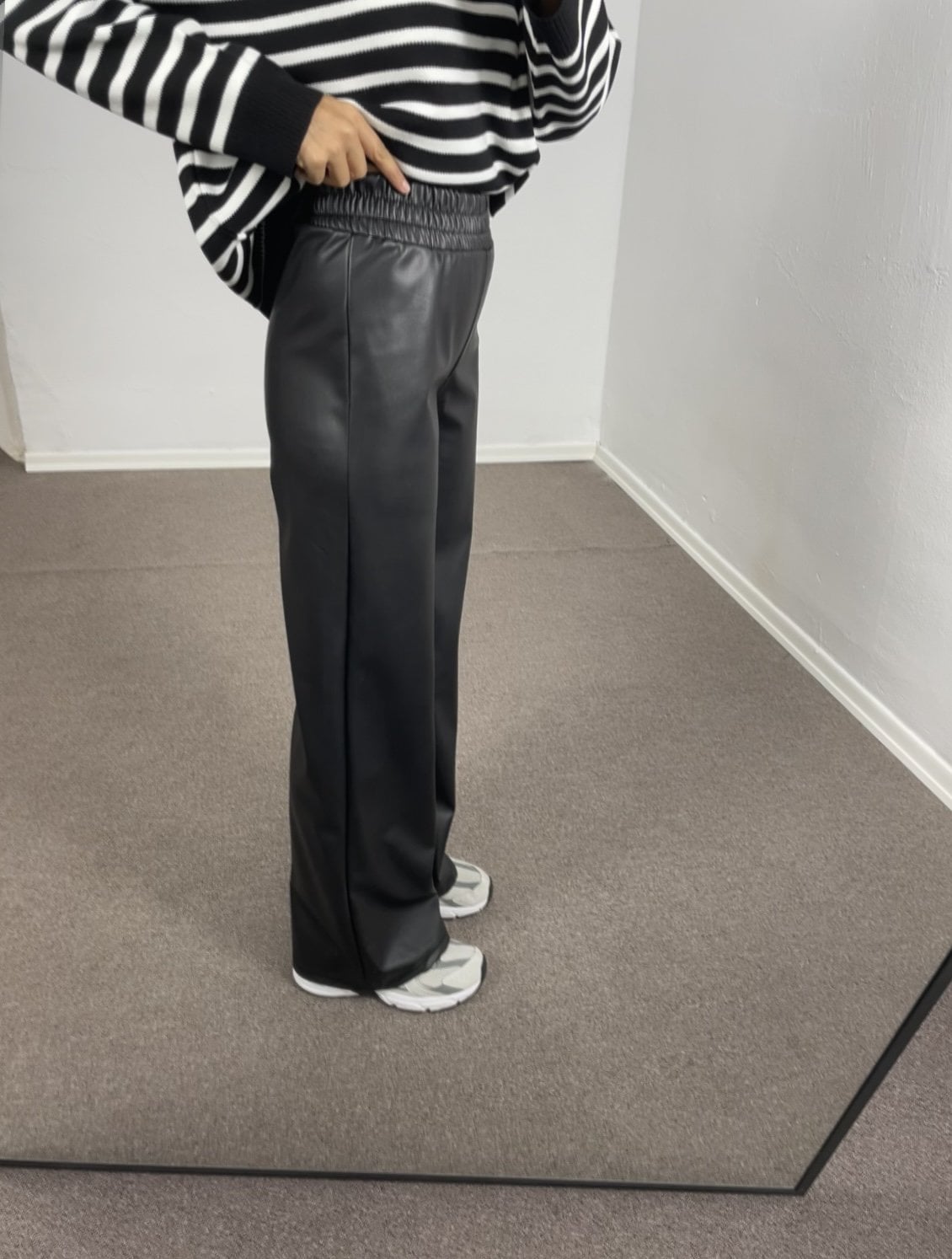 Lorena Siyah Beli Lastikli Deri Pantolon