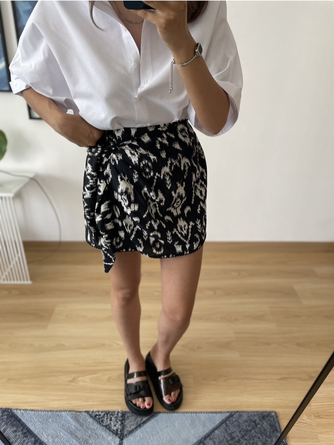 Solenne Siyah Önü Düğüm Detaylı Premium Mini Etek