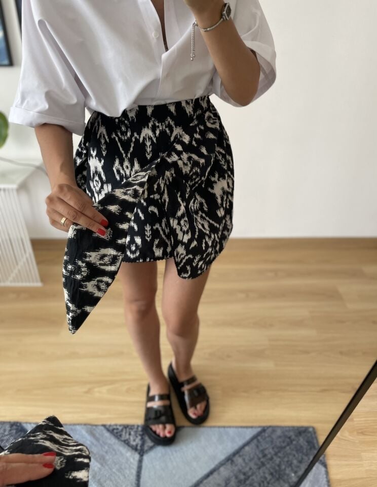 Solenne Siyah Önü Düğüm Detaylı Premium Mini Etek