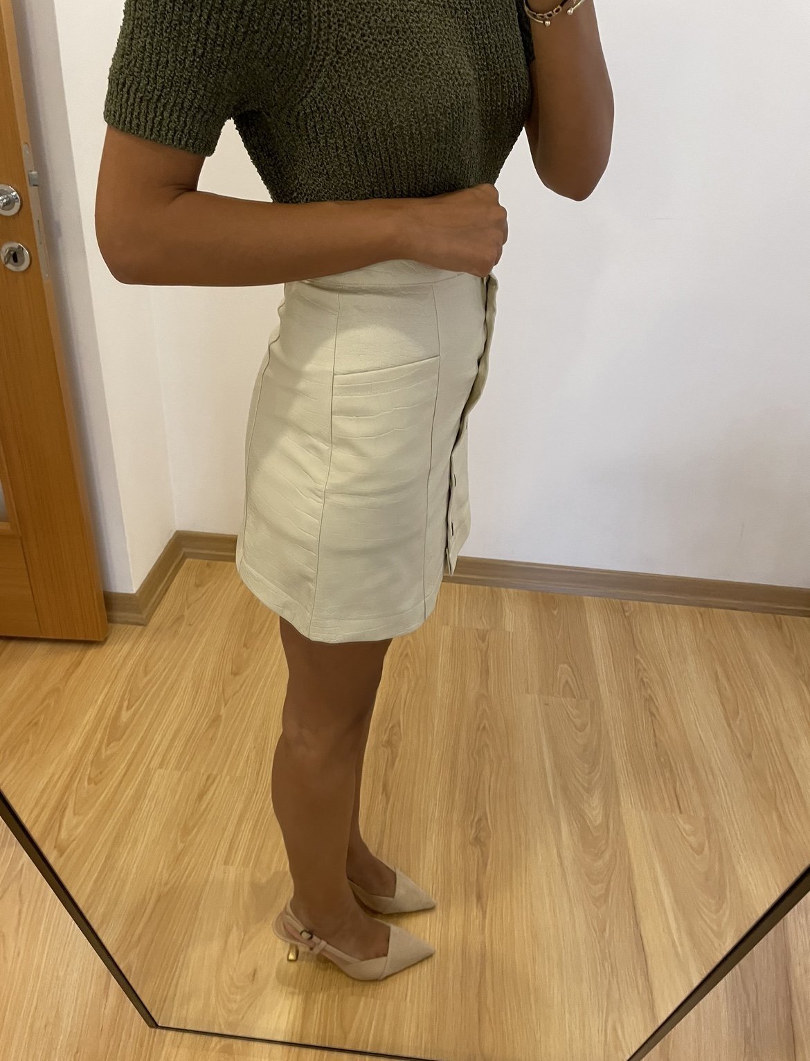 Ekru Desenli Düğmeli Deri Etek