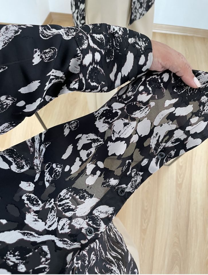 Maelle Siyah Bej Desenli Yırtmaçlı Gömlek