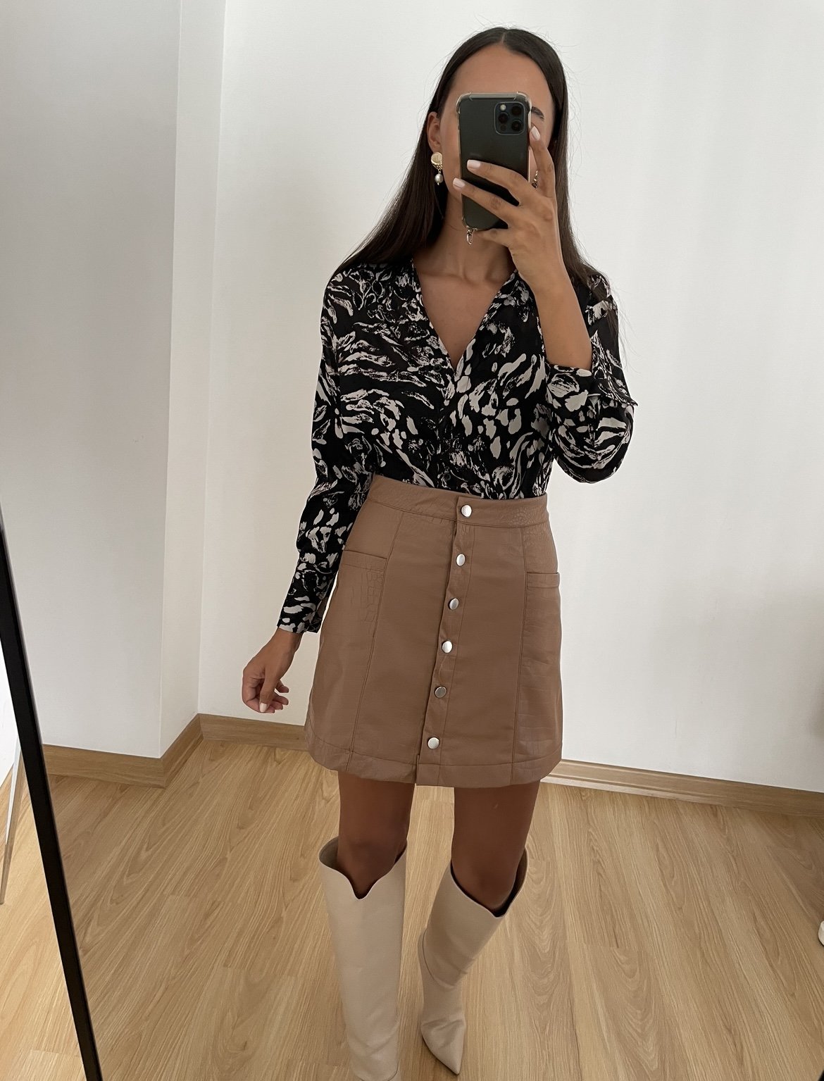 Taba Desenli Düğmeli Deri Etek